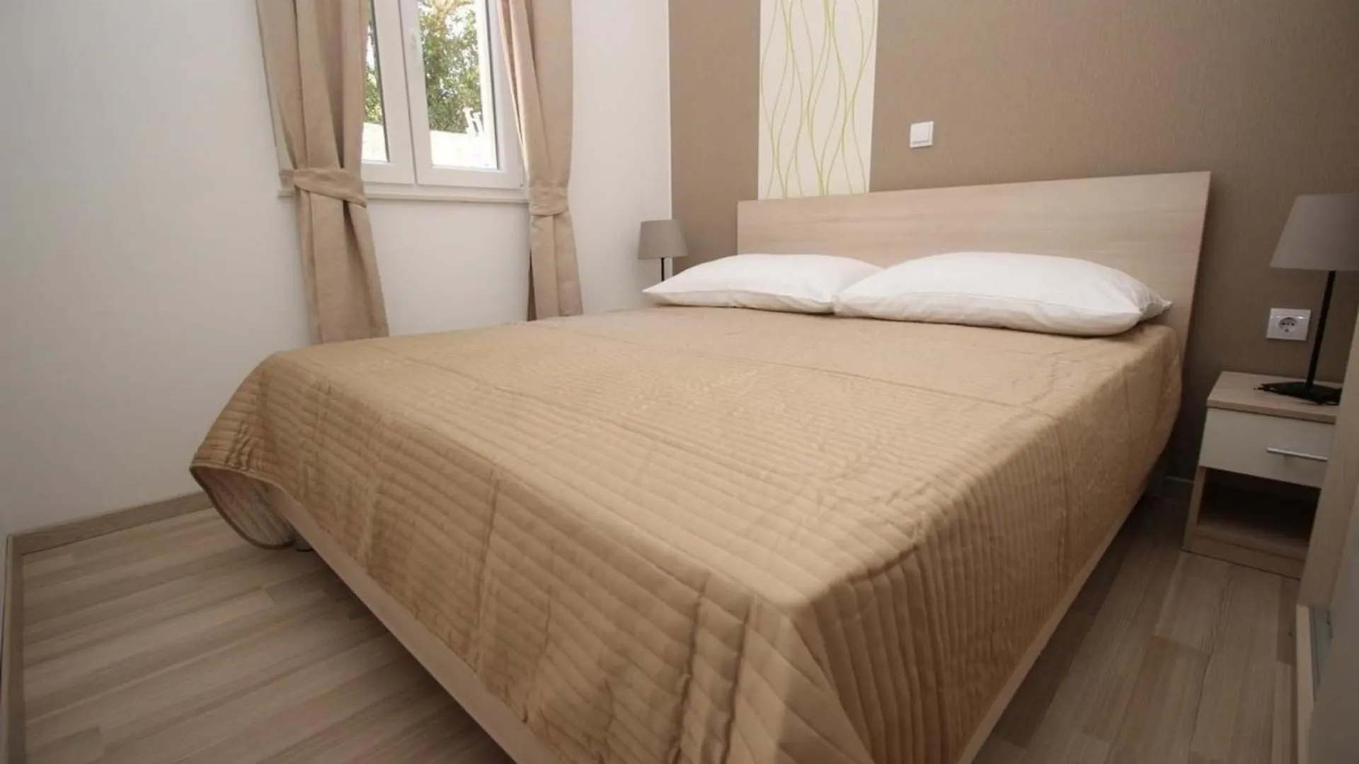 Modern Eingerichtete Apartment Fuer 4 Personen In Einem Haus Mit Mehrere Apartments Und Mit Pool Baska