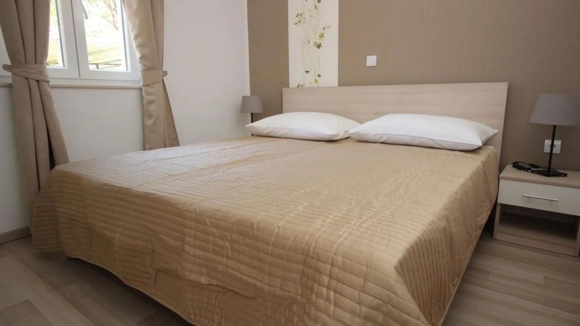 Modern Eingerichtete Apartment Fuer 4 Personen In Einem Haus Mit Mehrere Apartments Und Mit Pool Baska